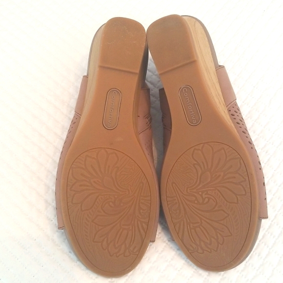 Comfortiva Wedge Sandals, Size 11m - Picture 4 of 5